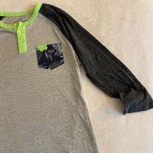 American Eagle atletic shirt 3/4 sleet size small